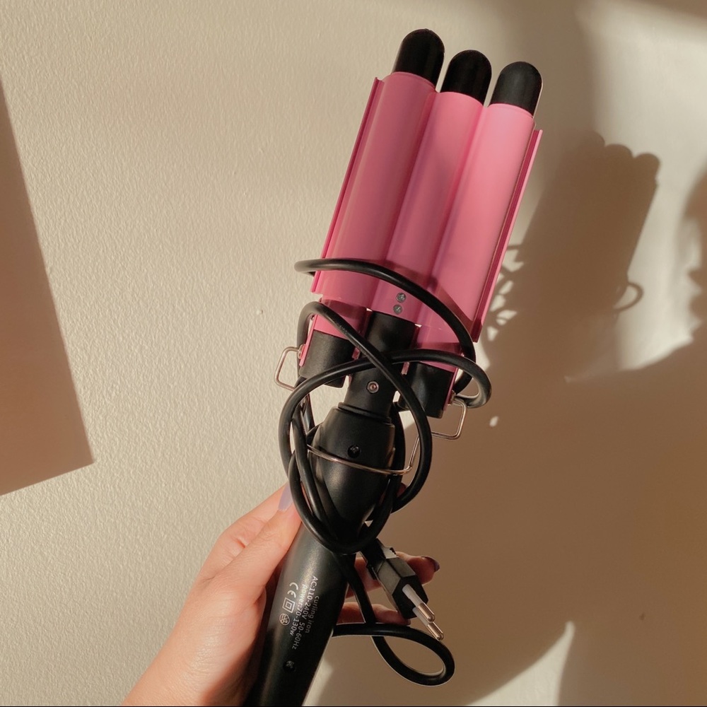 Wavy hair curler